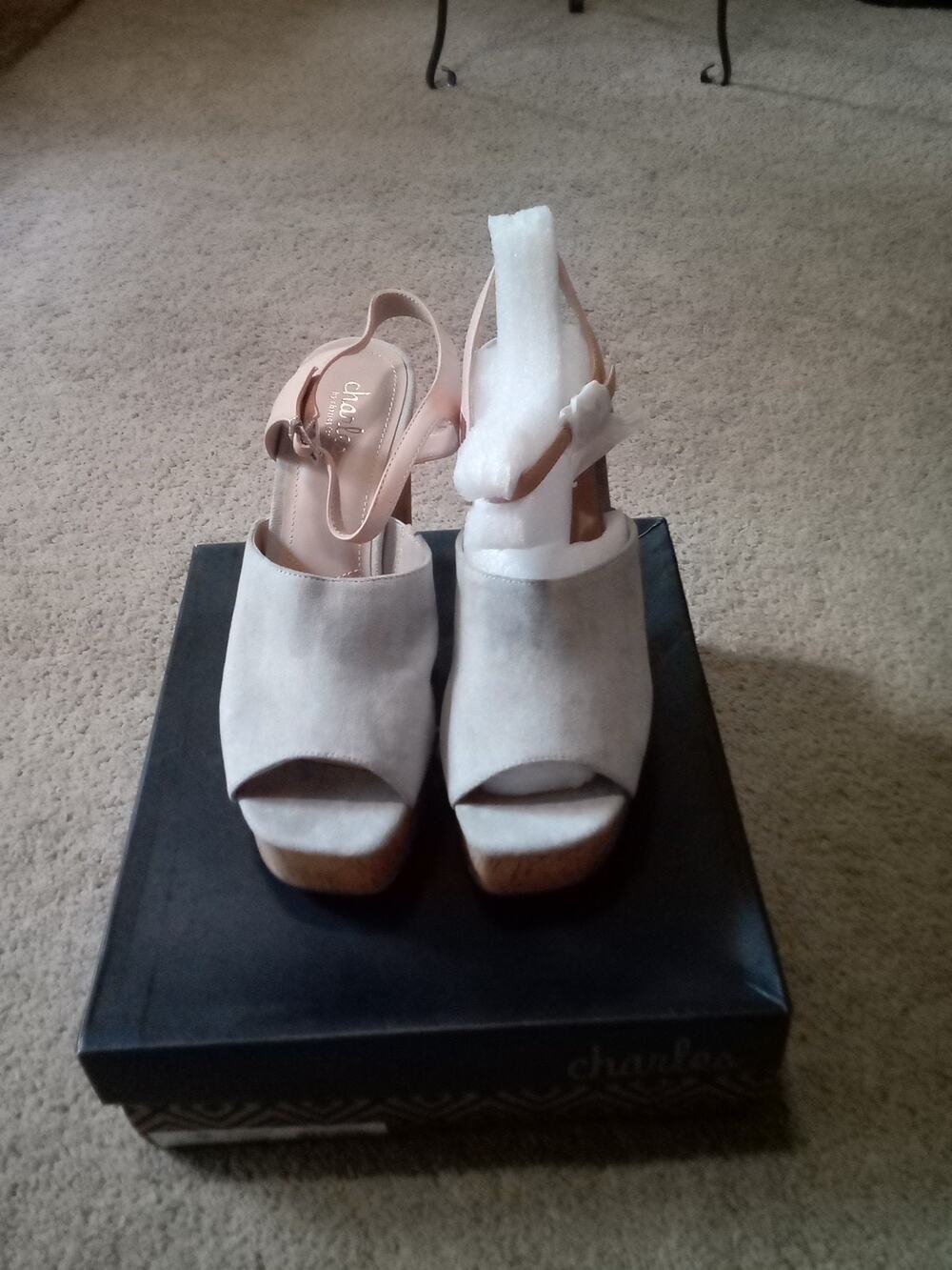NIB Charles/Charles David Dory Lt Grey/Blush Wedge MicroSuede Ankle Strap 10 M